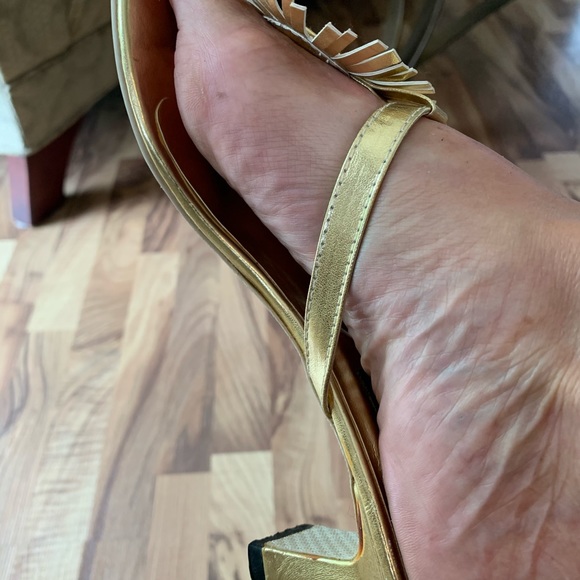 Shoe - Picture 3 of 3